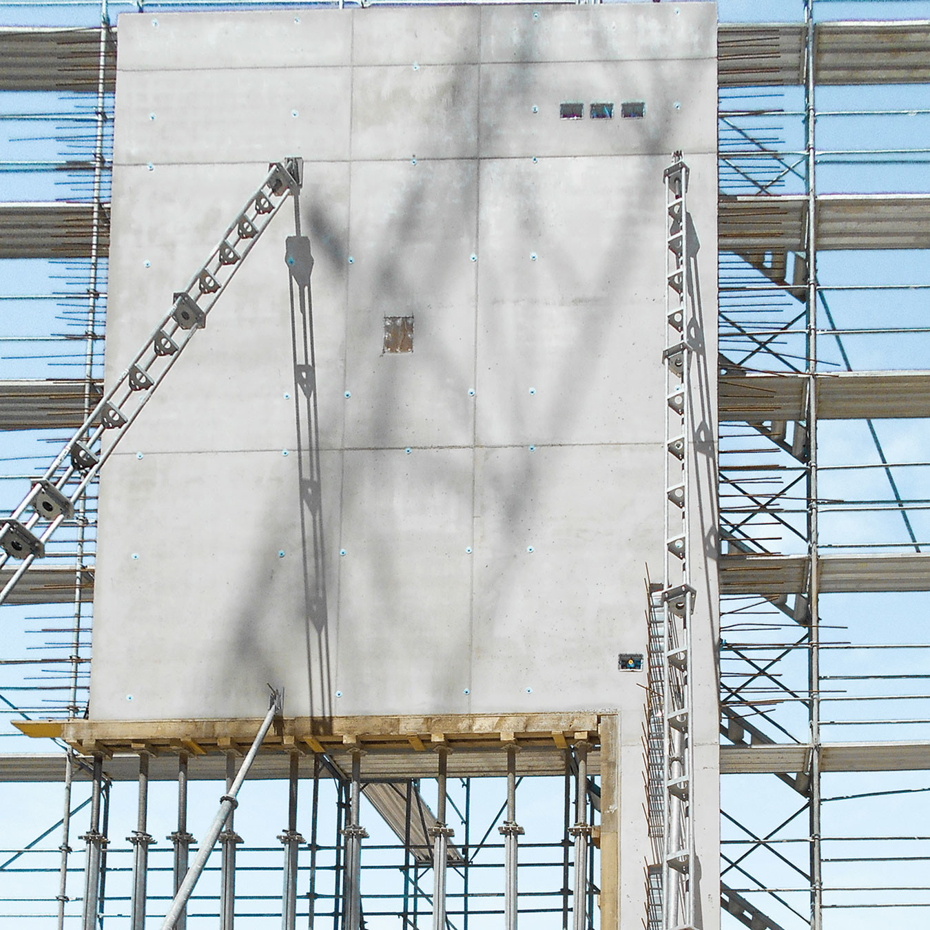 Heavy duty formwork bracing used in construction