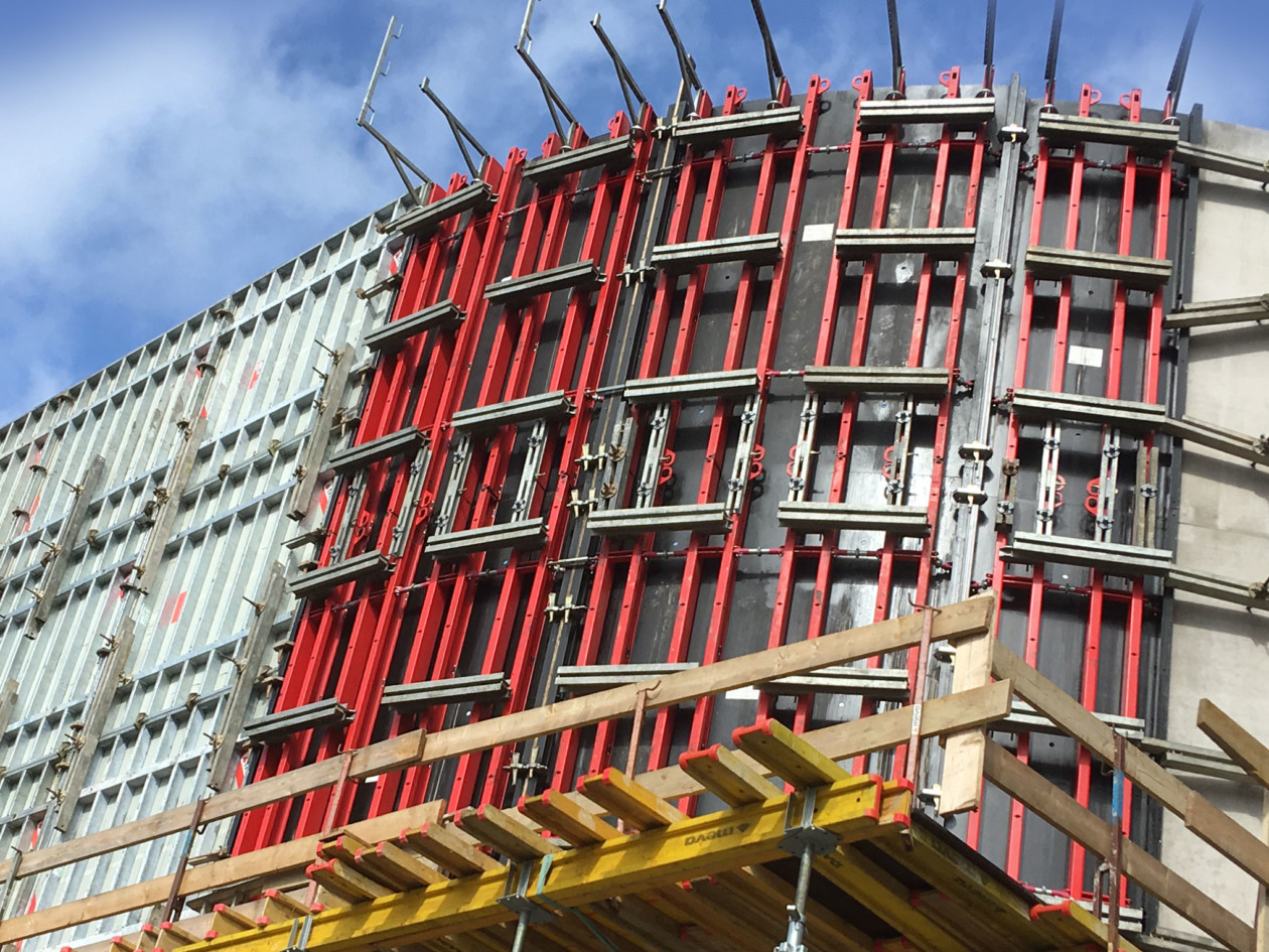 Large scale radius formwork