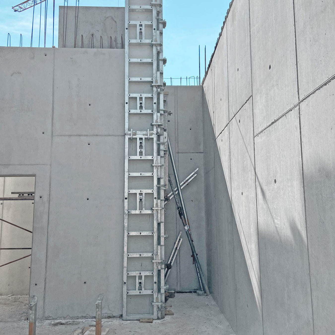 High walls created from formwork