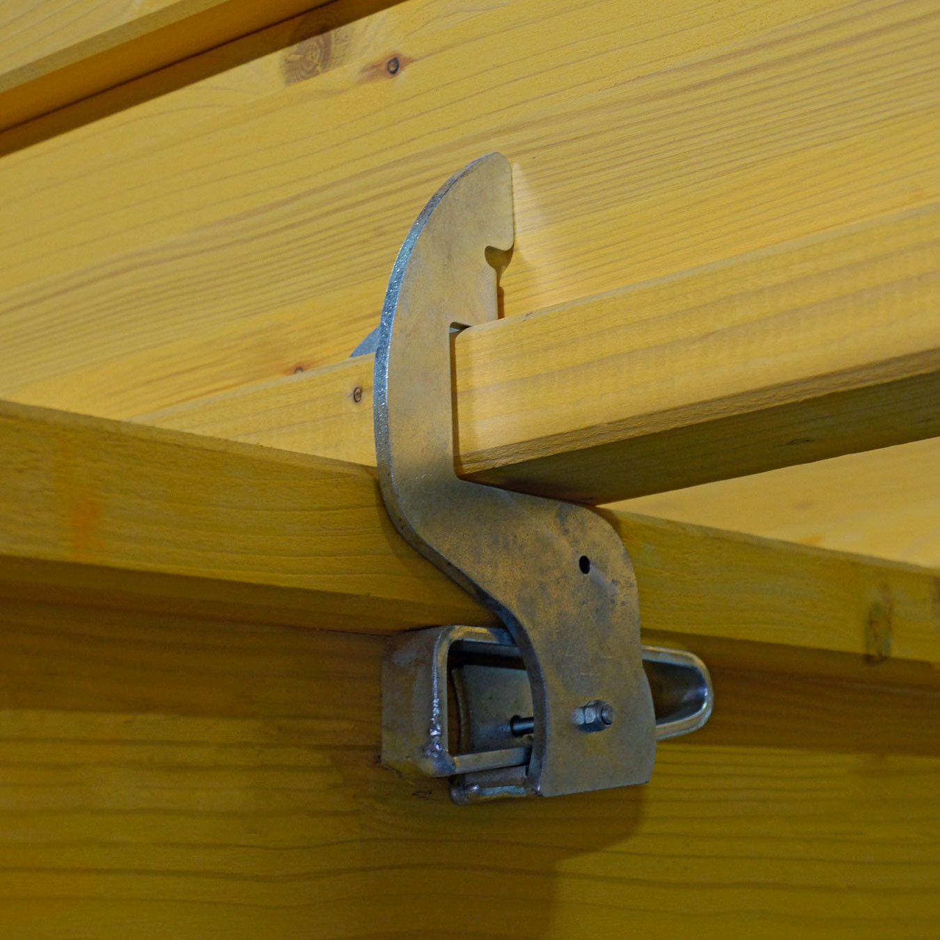 Accessory for holding panels in place for formwork construction