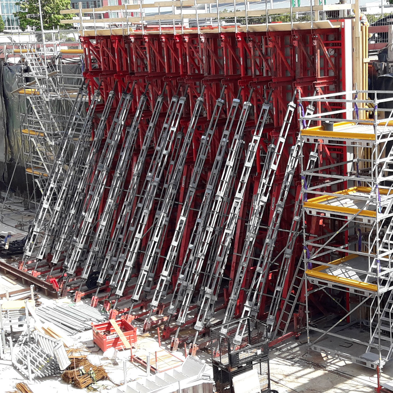 Heavy duty wall formwork and support systems