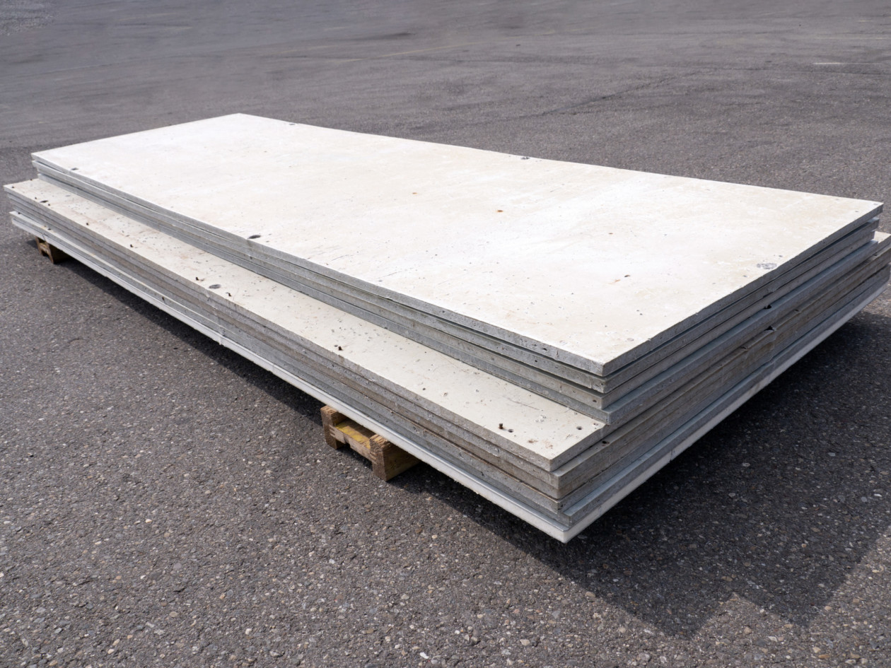 Second hand plastic formwork facings