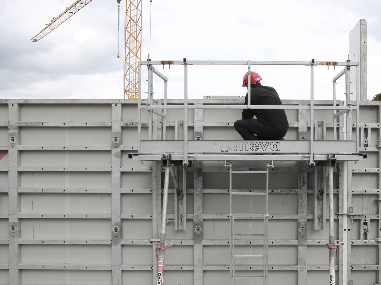 MEVA Integrated Safety MIS platform attached to Mammut XT on construction site