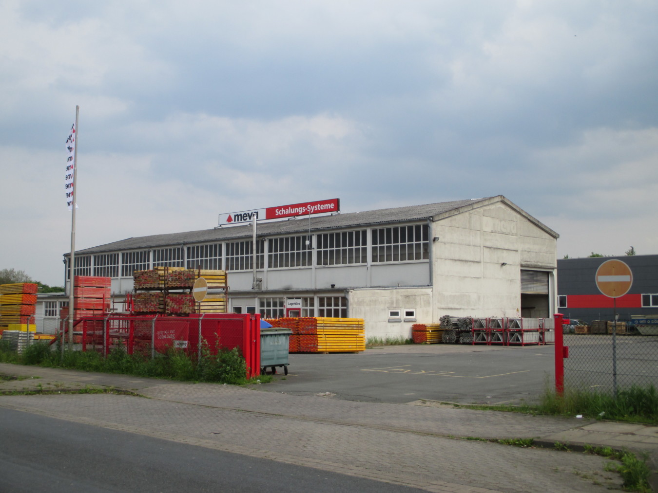 An image of MEVA's office and formwork construction plant in Hannover Germany
