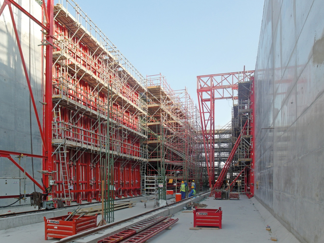 Wall formwork used to construct the worlds biggest reservoir in Qatar