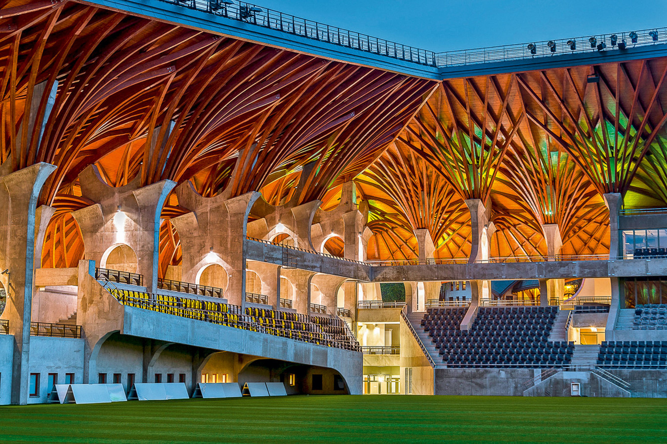 Special formwork construction using slab, wall and shoring systems at Pancho Stadium Hungary