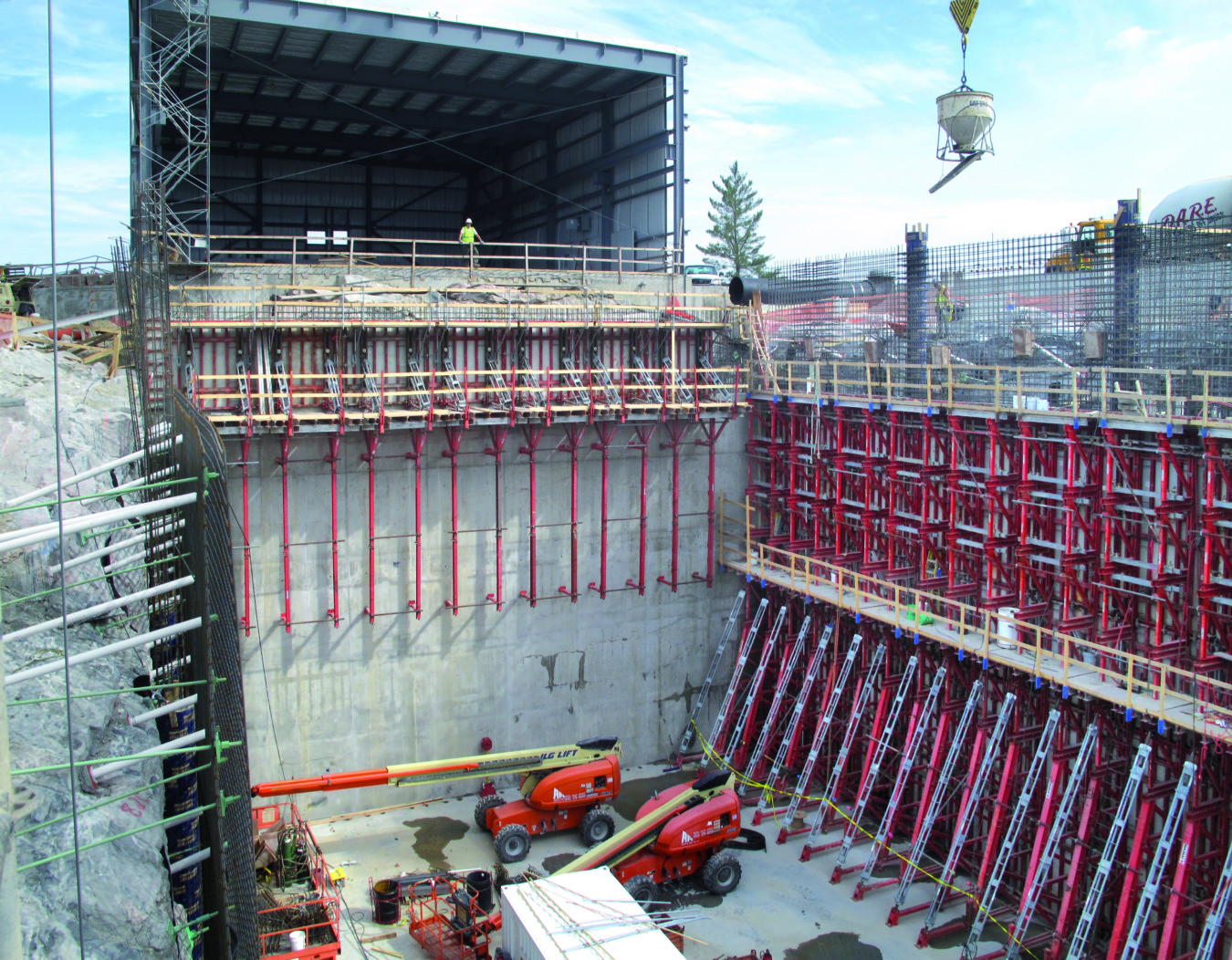 Heavy duty climbing formwork used to build scientific plant in USA